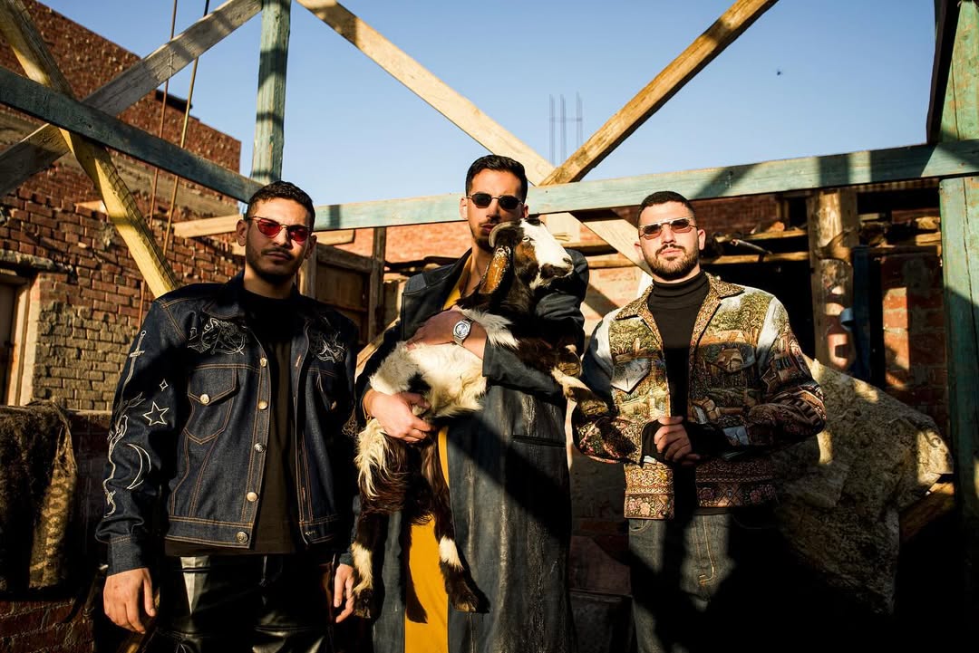 Issa and Assouad with Novo by the pyramids 🔥🌎🕊️

Direction : @dany_victor_
Photography: @baherr366
Video & B&W Photography : @dany_victor_
Styling: @kojakstudio , @okhtein , @zee_officialeg
Editor: Mohamed
Production: @therealyouisoffline_ @4rin.wav