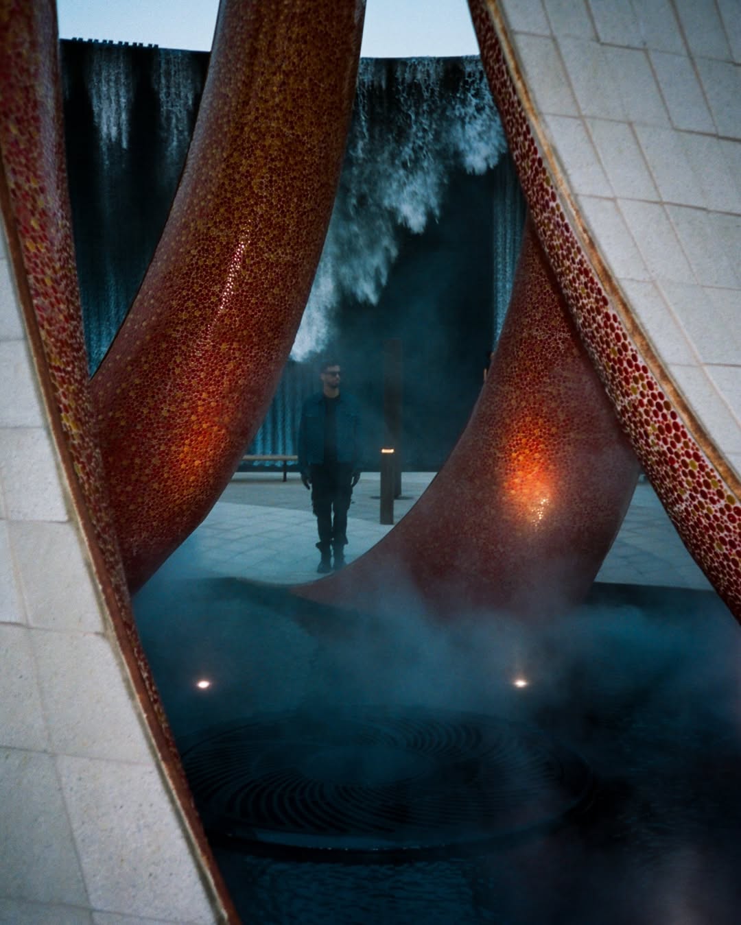 artist profile: @itsnovo

creative direction, styling & photography by @omarabulata, shot on 35mm.