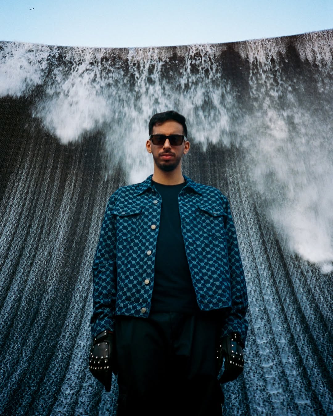 artist profile: @itsnovo

creative direction, styling & photography by @omarabulata, shot on 35mm.