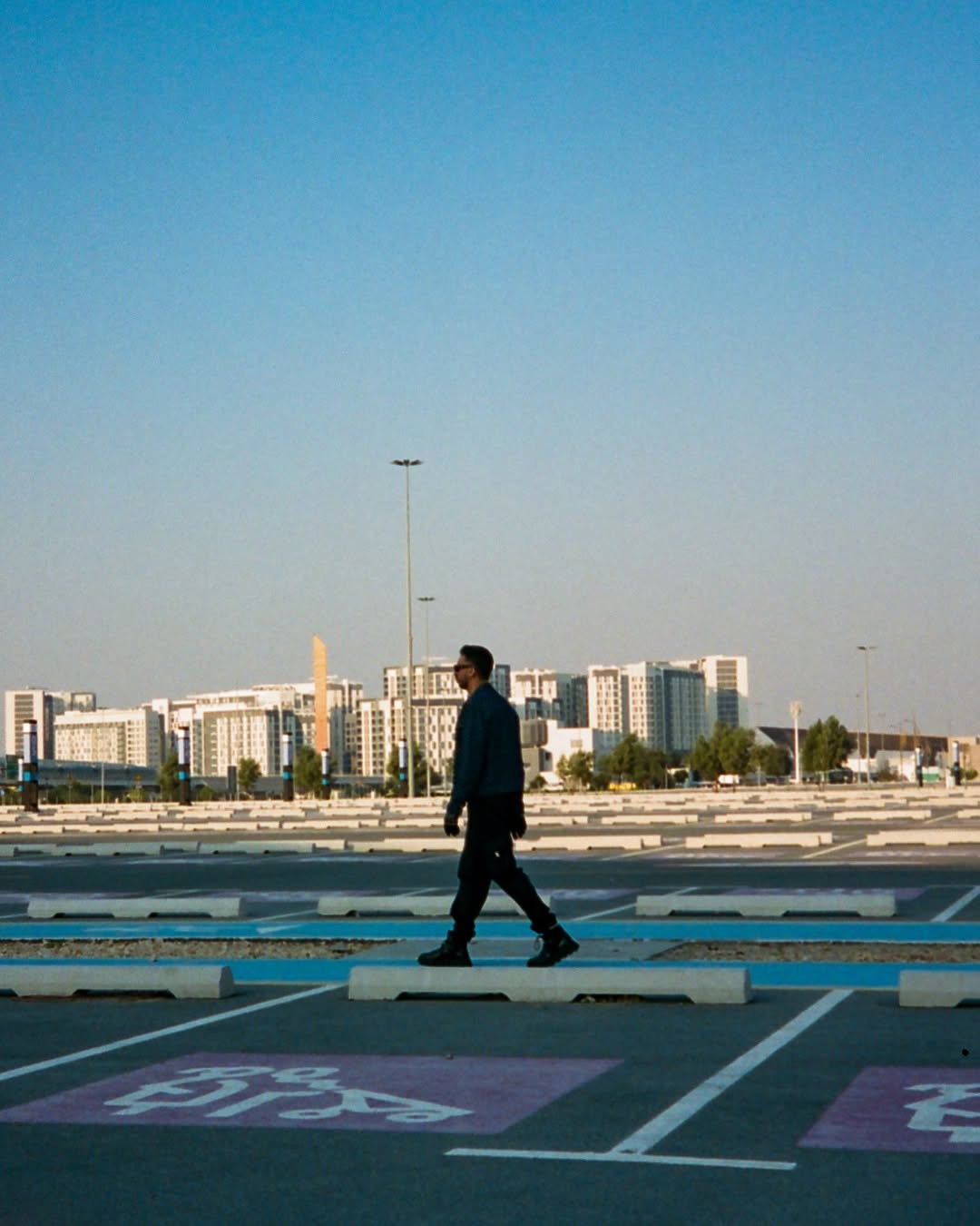 artist profile: @itsnovo

creative direction, styling & photography by @omarabulata, shot on 35mm.