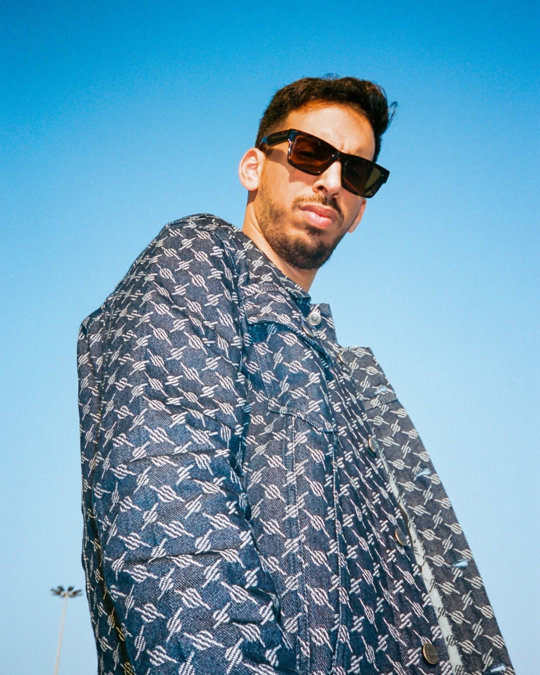 artist profile: @itsnovo

creative direction, styling & photography by @omarabulata, shot on 35mm.