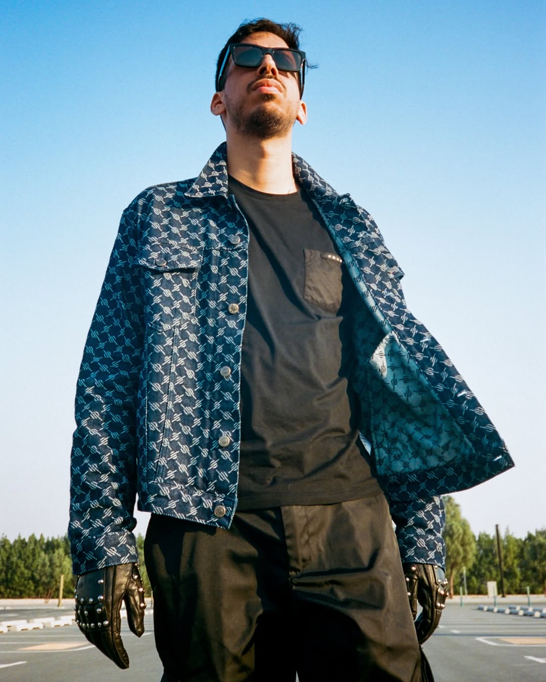 artist profile: @itsnovo

creative direction, styling & photography by @omarabulata, shot on 35mm.