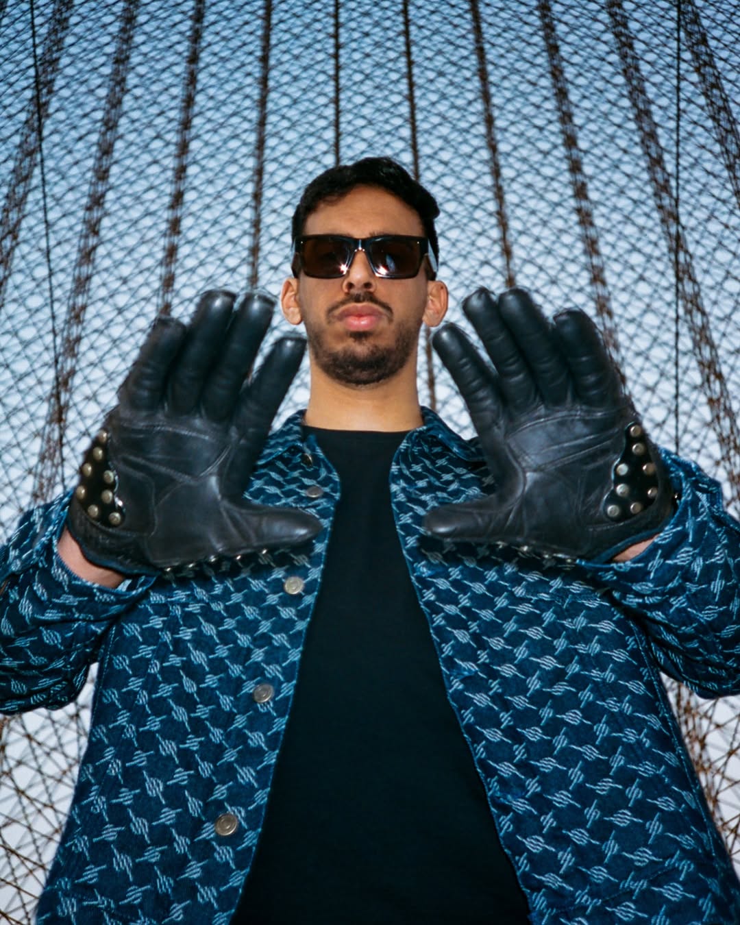 artist profile: @itsnovo

creative direction, styling & photography by @omarabulata, shot on 35mm.